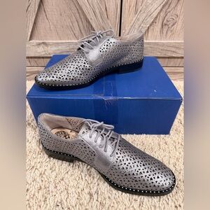 Vince Camuto Lesta silver leather perforated lazercut Oxford studded shoes 7M